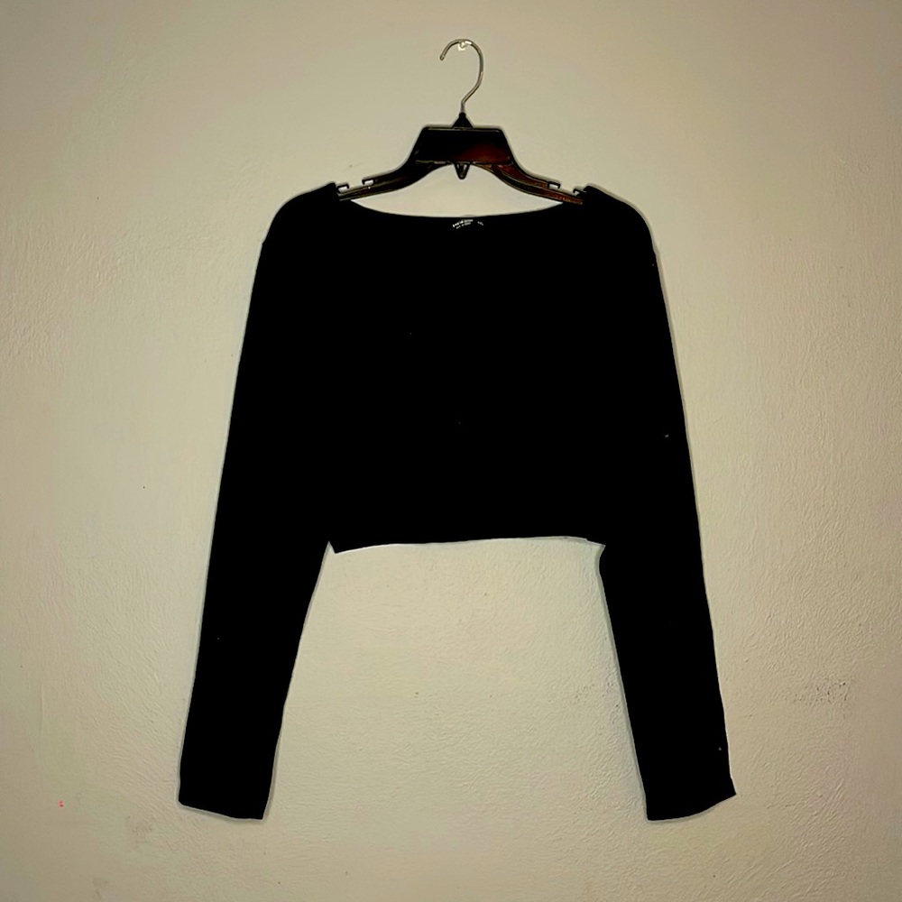 Black, long sleeve crop top